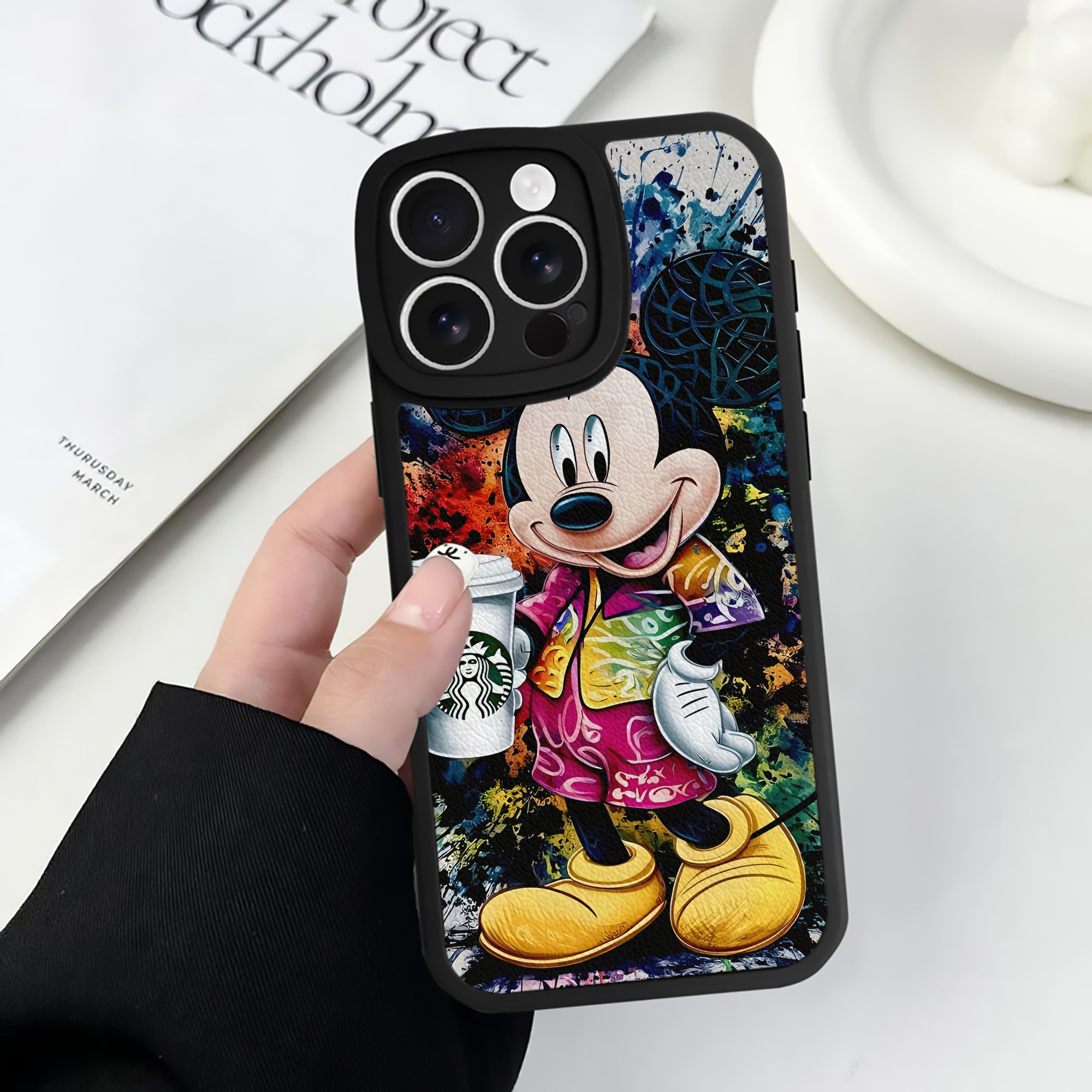 （画像用） ミッキーマウス Mickey Mouse 【iPhone 16シリーズ対応】シリコンスマホケース（レザー調） 材質：シリコン